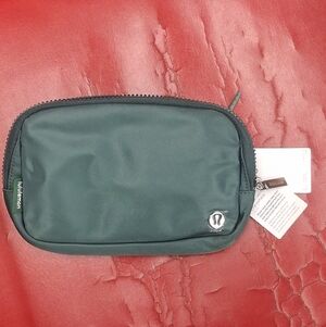lululemon athletica Blackish Green Everywhere Belt Bag 1L